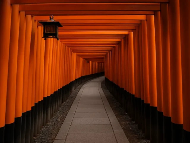 Fushimi inari: ontdek de magie van kyotos iconische heiligdom
